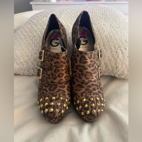 Guess Leopard/Cheetah Print Bootie Heels w/Gold Spikes - Picture 7 of 9
